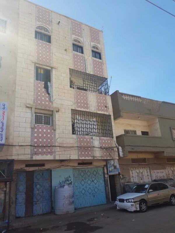 ورثة شمسان القرشي يشكون تلكؤ اللجنة الحكومية في إعادة منزلهم المنهوب بتعز 