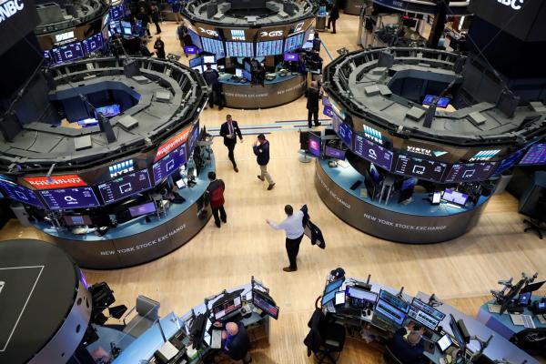 أسواق الأسهم العالمية تراوح بين الحذر والتفاؤل