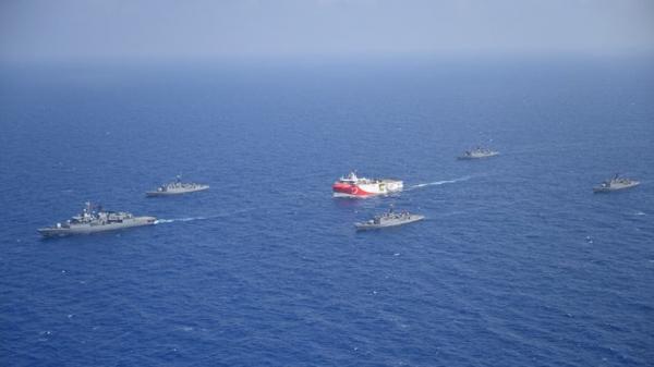 وسط تصاعد حدة التوتر.. فرنسا لتركيا: الحوار مقابل وقف التصعيد بالمتوسط