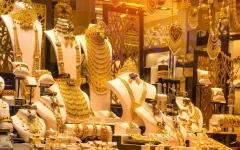 أسعار الذهب تتراجع عالمياً بأكثر من 5 دولارات