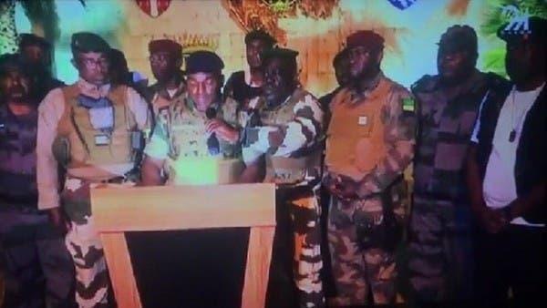 شاهد.. لحظة إعلان الانقلاب العسكري في الغابون