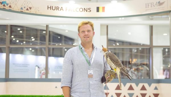 بلجيكي يبيع 70% من صقوره خلال 5 أيام