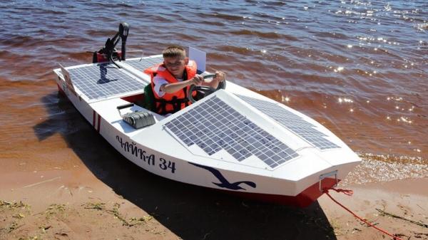 طلاب جامعة روسية يبتكرون قاربا يسير بقوة ضوء الشمس