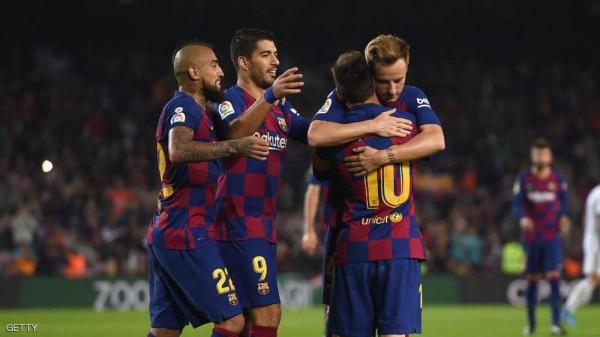 الراحل الأول.. برشلونة يعلن "تفعيل المقصلة"