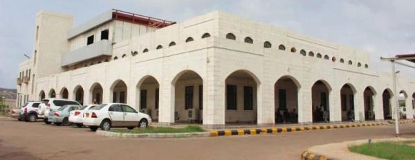 الموظفون النازحون يحملون الحكومة استمرار عرقلة صرف مستحقاتهم المالية