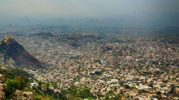 عصابة مسلحة تعتدي بالضرب على بائعي القات وتنهب ما بحوزتهم بتعز