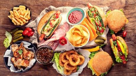 لم تعد لديهم القدرة على الطبخ بسبب الغلاء.. بريطانيون يلجؤون للوجبات السريعة رغم ارتفاع أسعارها!  