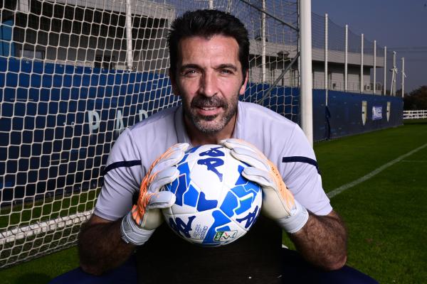 رسميا.. عودة الحارس الأسطوري لمنتخب إيطاليا في منصب جديد
