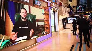 رئيس أوكرانيا يفتتح عن بعد التعاملات في بورصة نيويورك