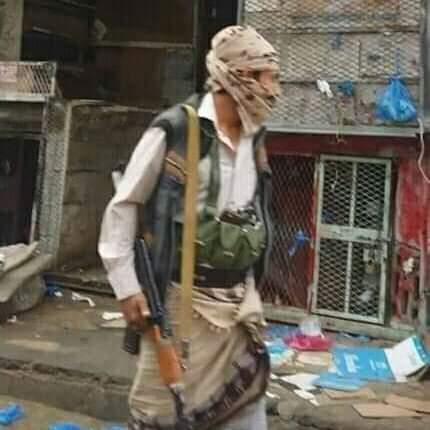 عصابات مسلحة تمارس الحرابة والتقطعات في شوارع  تعز