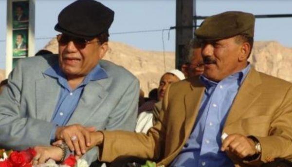 العميد طارق صالح يعزي باسمه وحراس الجمهورية في وفاة الأستاذ عبدالقادر باجمال