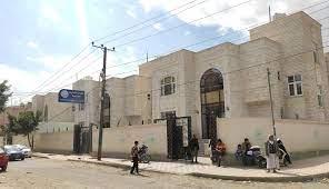 الابتزاز الحوثي يغرق مؤسسات وشركات وبنوك القطاع الخاص في الديون