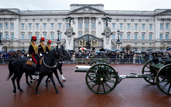 بريطانيا تتوقع حشودا وتأخُر وسائل النقل في لندن بعد وفاة الملكة