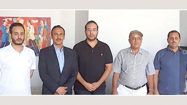 أحمد علي عبدالله صالح يقدم واجب العزاء في وفاة فقيد الوطن "دولة" الأستاذ عبدالقادر باجمال