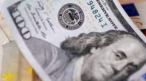 الدولار ينخفض واليوان يتراجع دون مستوى رئيسي