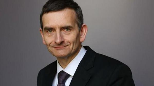 وزير المالية السوداني يطالب بطرد المبعوث الأممي