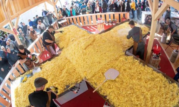 تسجيل رقم قياسي عالمي جديد لأكبر فطيرة روستي