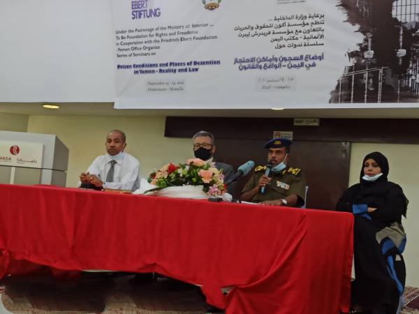 أمن حضرموت "الساحل" يشارك بندوة قانونية حول أوضاع السجون وأماكن الإحتجاز في اليمن