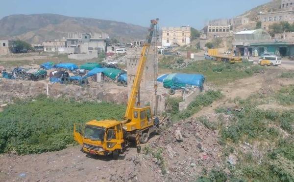 إب: مليشيا الحوثي تنهب معدات آبار ارتوازية تابعة للشيخ الدعام 