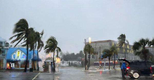 الإعصار إيان يجتاح اليابسة في ولاية ساوث كارولينا الأمريكية