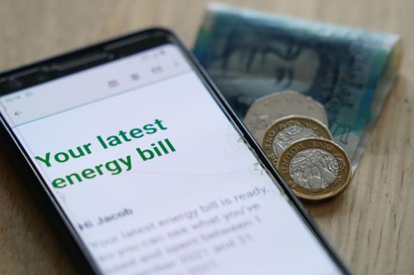 انخفاض فواتير الطاقة في بريطانيا للأسر بنسبة 7.3 بالمئة اعتبارا من اليوم