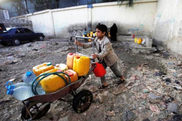  ارتفاع أسعار المياه في صنعاء بعد نهب عصابة الحوثي مخصصات مؤسسة المياه