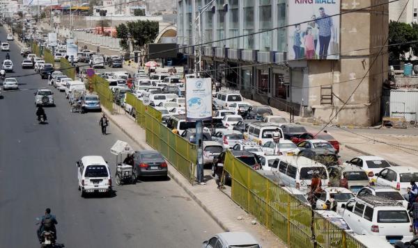 لابتزاز الشعب والمجتمع الدولي الحوثي يعيد السوق السوداء