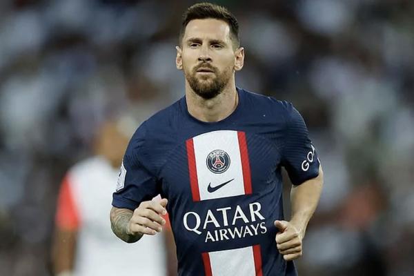 ميسي يعود إلى برشلونة الصيف المقبل