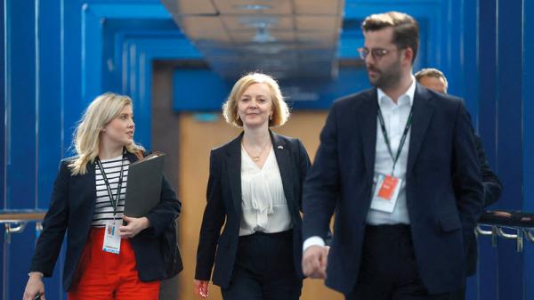 بريطانيا تتراجع عن خفض الضرائب على الأثرياء