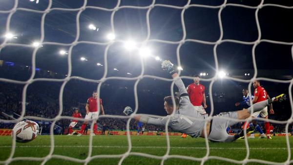 ليستر يغادر «عتبة العشرين» بـ «سيناريو الجريح»