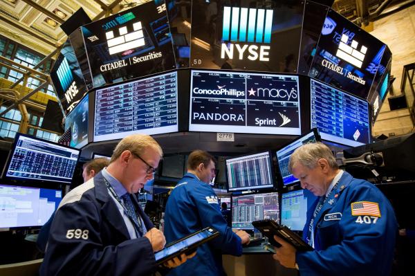 مؤشرات الأسهم الرئيسية في بورصة وول ستريت الأمريكية تغلق على تراجع مع نهاية تعاملات أمس