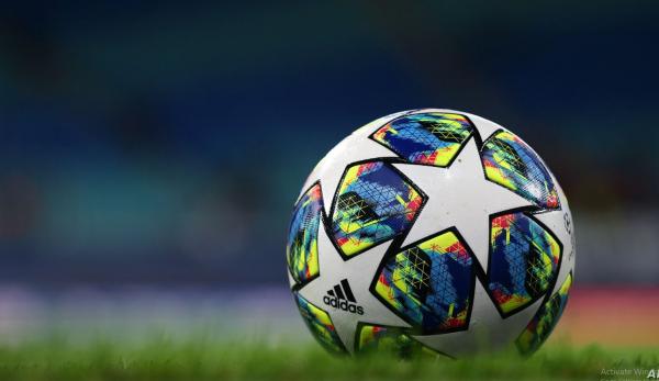الألعاب النارية تتسبب في إيقاف مباراة في الدوري الأوروبي