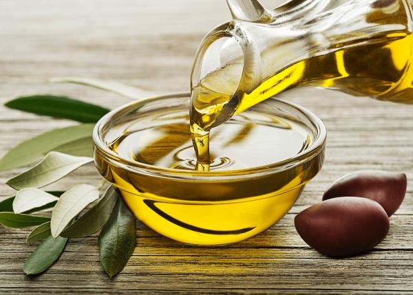 يحلق بعيداً عن النفط.. أسعار زيت الزيتون تتصاعد نحو مستويات قياسية