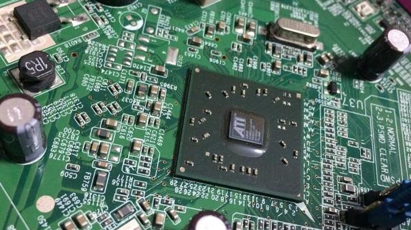 واشنطن تفرض قيوداً جديدة على تصدير الرقائق إلى الصين