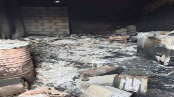 عصابة الحوثي تحرق بيوت ومزارع ومتاجر لمواطنين في إب