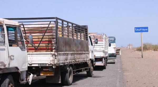 هلال الامارات يوزع مساعدات لـ 7 آلاف مواطن بالمخا