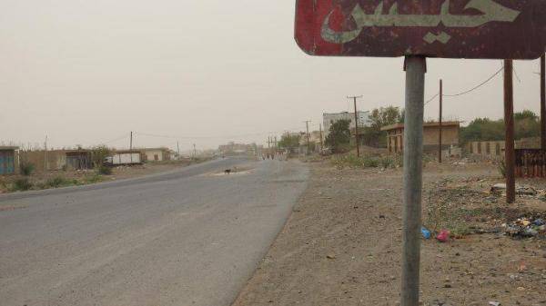 ضبط عنصر حوثي أثناء محاولته زرع عبوة ناسفة في الطريق الرابط بين حيس والخوخة