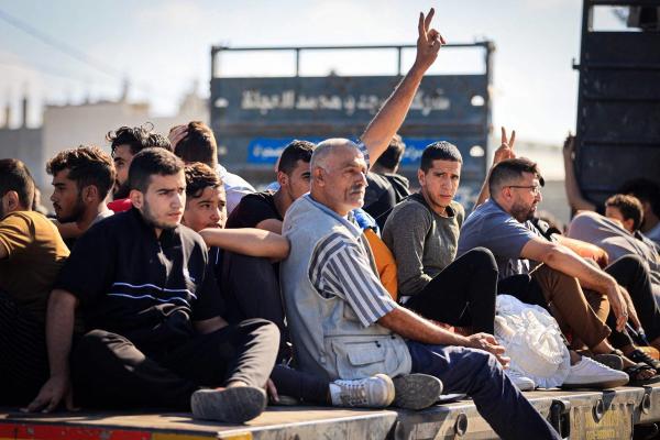 تقرير: إسرائيل تستخدم بيانات الهواتف لتتبع نزوح الفلسطينيين في غزة