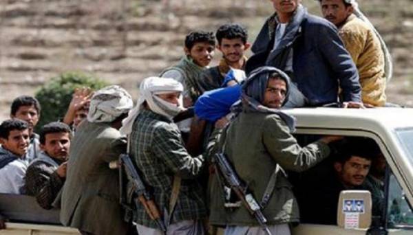 بالاسم.. مصرع قيادي حوثي بارز و15 من مرافقيه في غارات لطيران التحالف بالحديدة (تفاصيل)