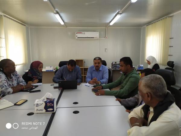 مدير عام المخا يناقش  احتاجات المخا من الماء العذب مع الكتلة المائية 