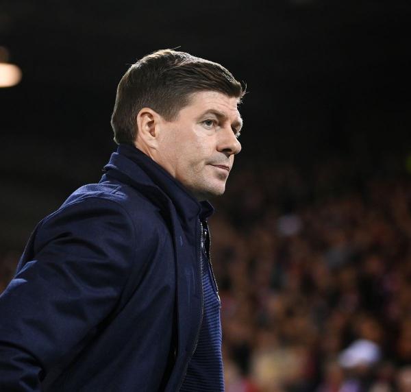 أستون فيلا يُقيل مدربه جيرارد بعد الهزيمة في فولهام