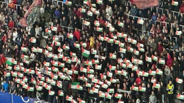 الدوري الإسباني.. جماهير أوساسونا ترفع أعلام فلسطين في مباراة غرناطة (صور)