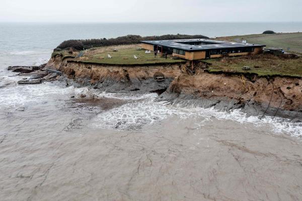 فيضانات وانقطاع للكهرباء واضطراب بحركة النقل في شمال أوروبا جراء العاصفة "بابيت"