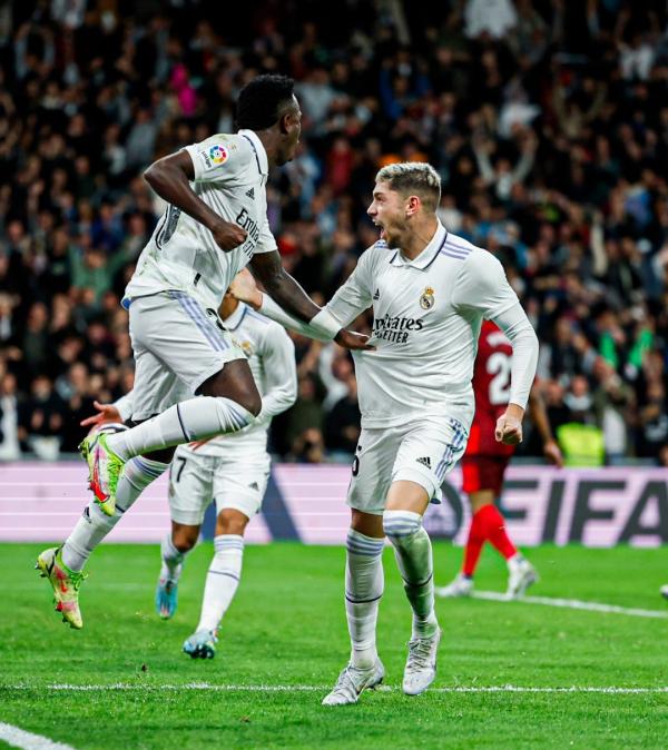 ريال مدريد يهزم إشبيلية بثلاثية ويعزز صدارته للدوري الإسباني