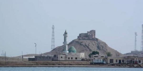 مليشيا الحوثي تمارس الإرهاب بحق صيادي اللحية ومنعهم من الاصطياد 