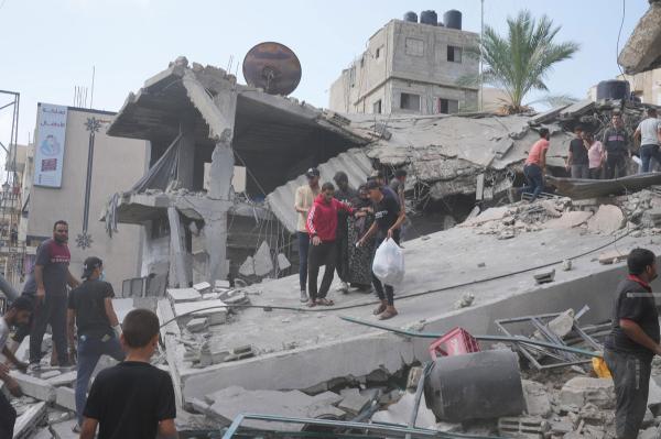 عشرات القتلى والجرحى في قصف إسرائيلي لمخيم جباليا شمال قطاع غزة