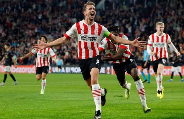 يوروبا ليغ: أيندهوفن يلحق الخسارة الأولى بأرسنال ويرافقه إلى ثمن النهائي