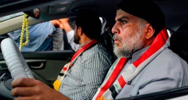 شاهد بالصورة.. مقتدى الصدر ينضم للمتظاهرين فى النجف وسط العراق..!؟