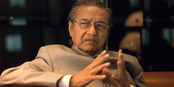 تغريده غريبة لمهاتير محمد: للمسلمين الحق في قتل ملايين الفرنسيين