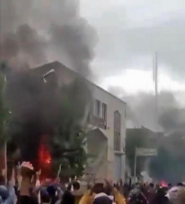 "وثائق مسربة".. كيف يمكن لإيران تتبع هواتف المحتجين والتحكم فيها؟